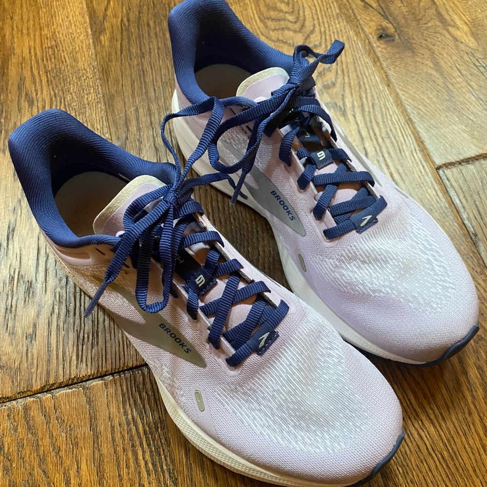 Brooks Launch 9 women’s running tennis shoes size 8.5